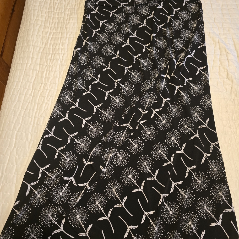 LuLaRoe Maxi Skirt – Women’s XL – Black & White Floral – Like New